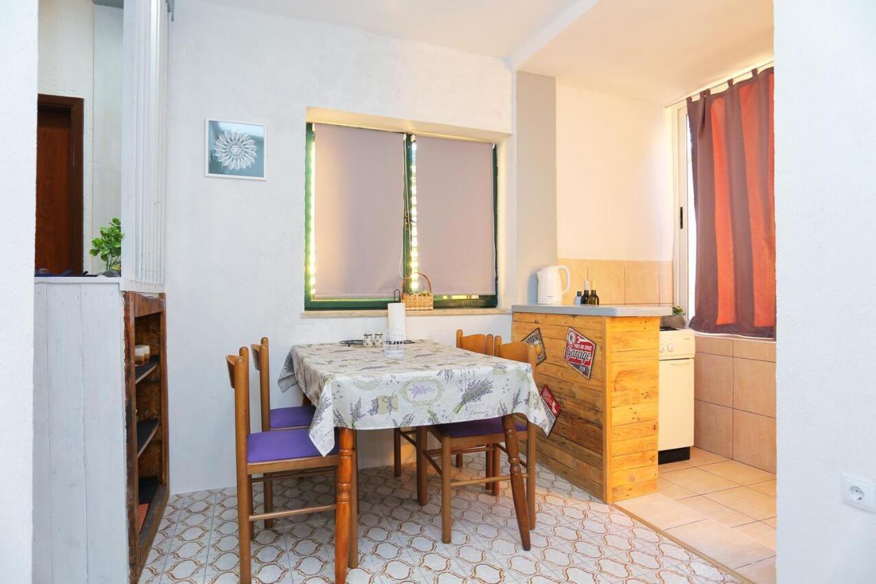 Apartments And Rooms With Parking Space Makarska - 18028 Exterior photo