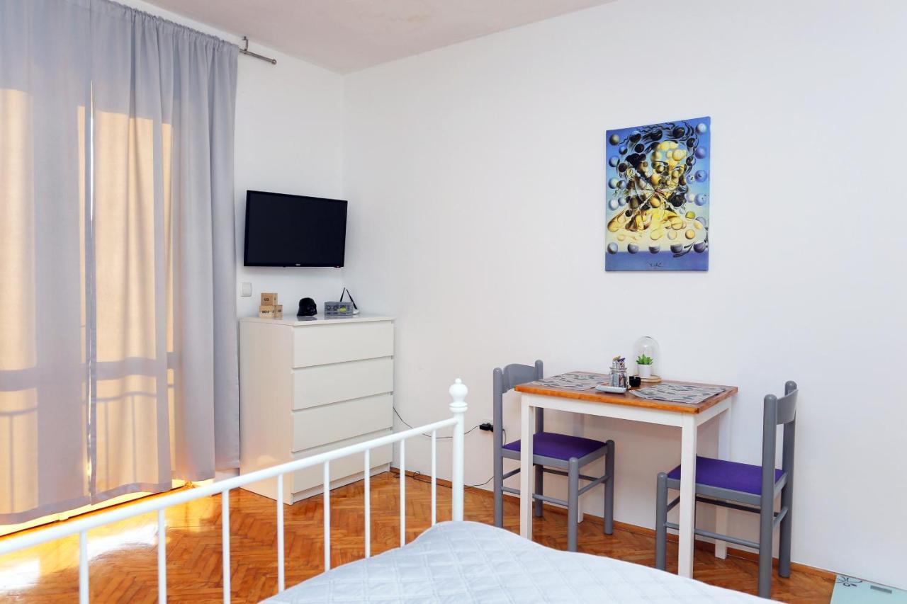 Apartments And Rooms With Parking Space Makarska - 18028 Exterior photo